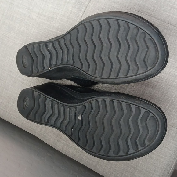 UGG Australia Wedge Heeled Shearling Lined Clogs Black Suede Size 9 - Picture 13 of 15